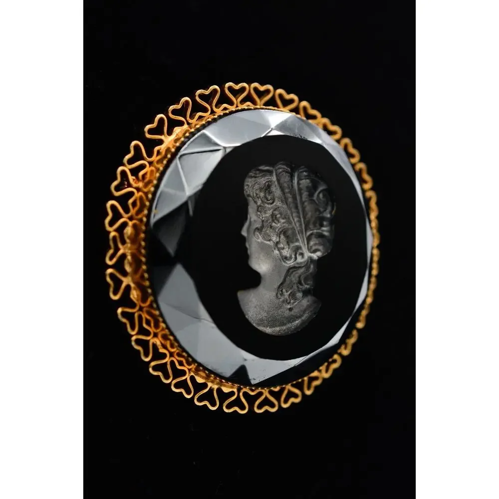 Vintage Cameo Pin Brooch Black Lucite Gunmetal Crystal Round Gold Tone 80s BinAT